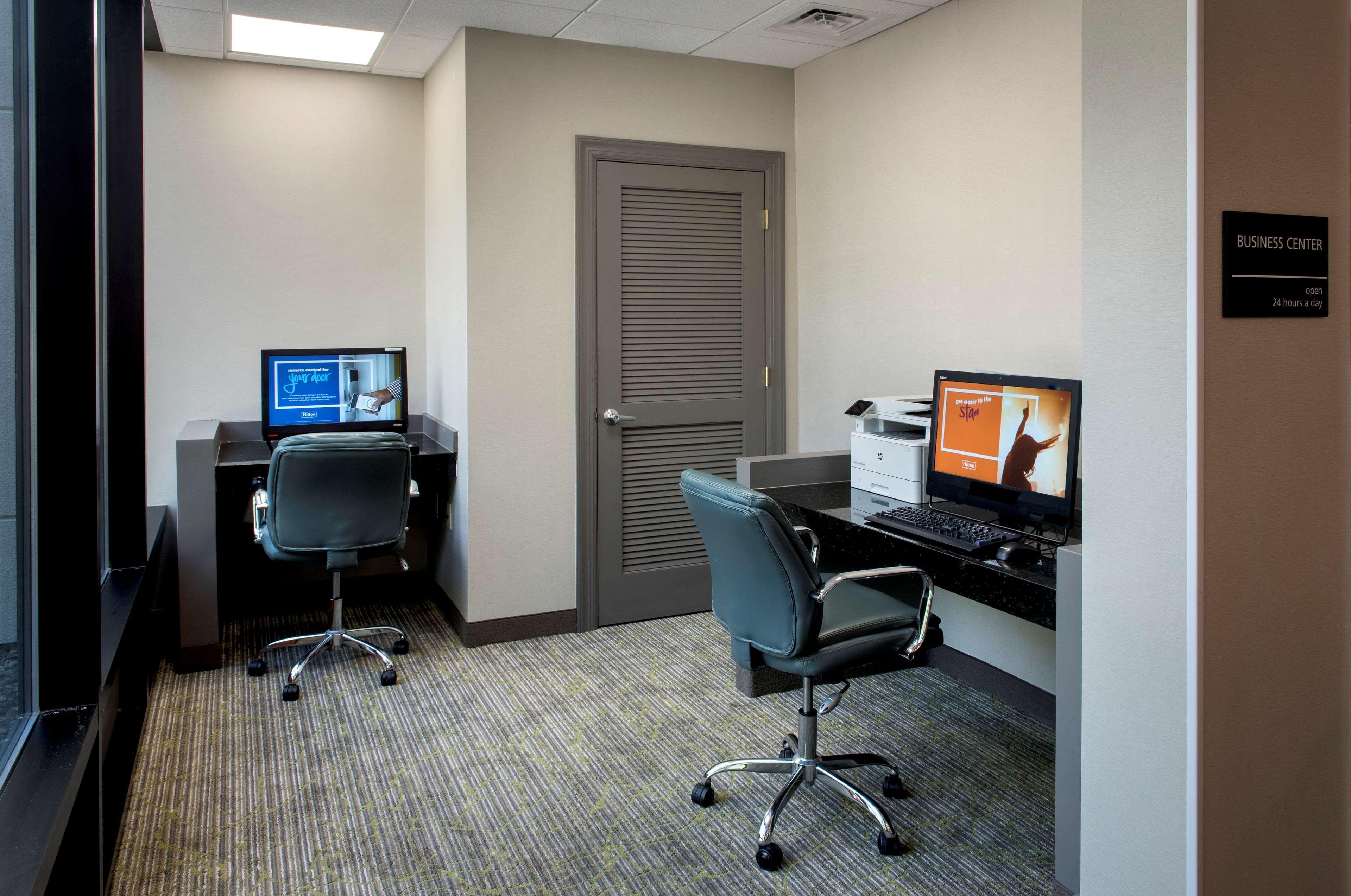 Hampton Inn Middletown Bagian luar foto