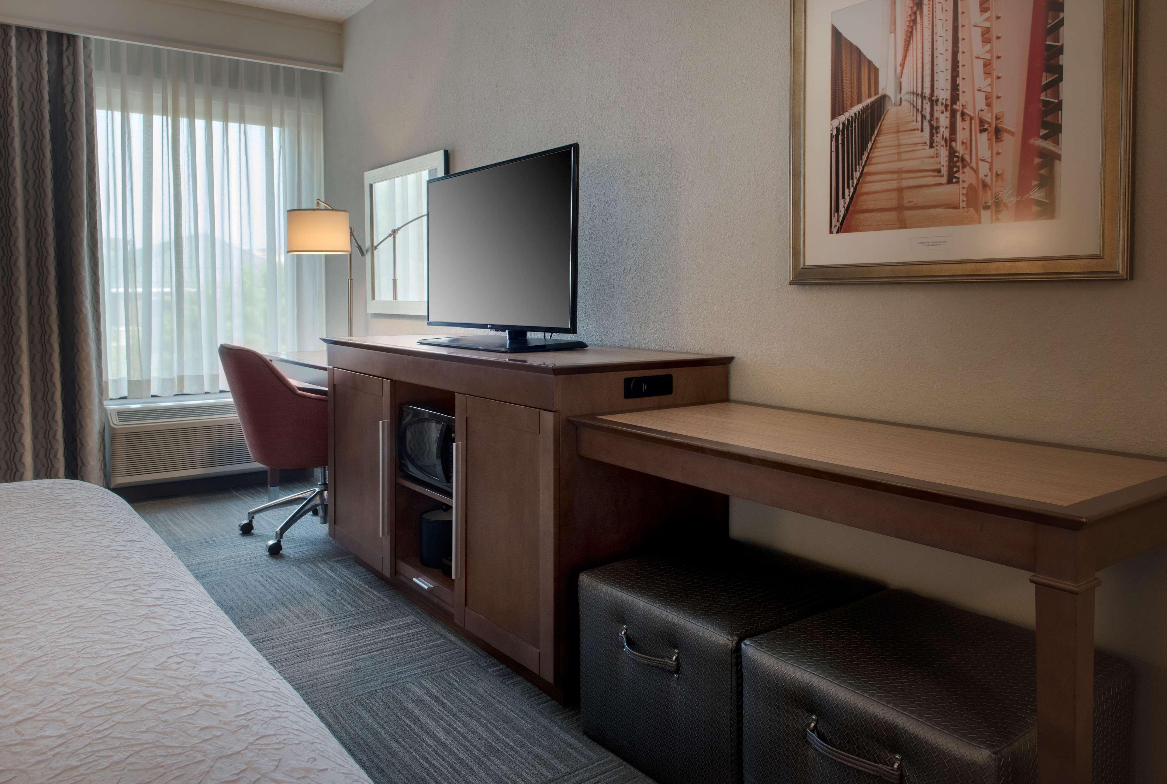Hampton Inn Middletown Bagian luar foto