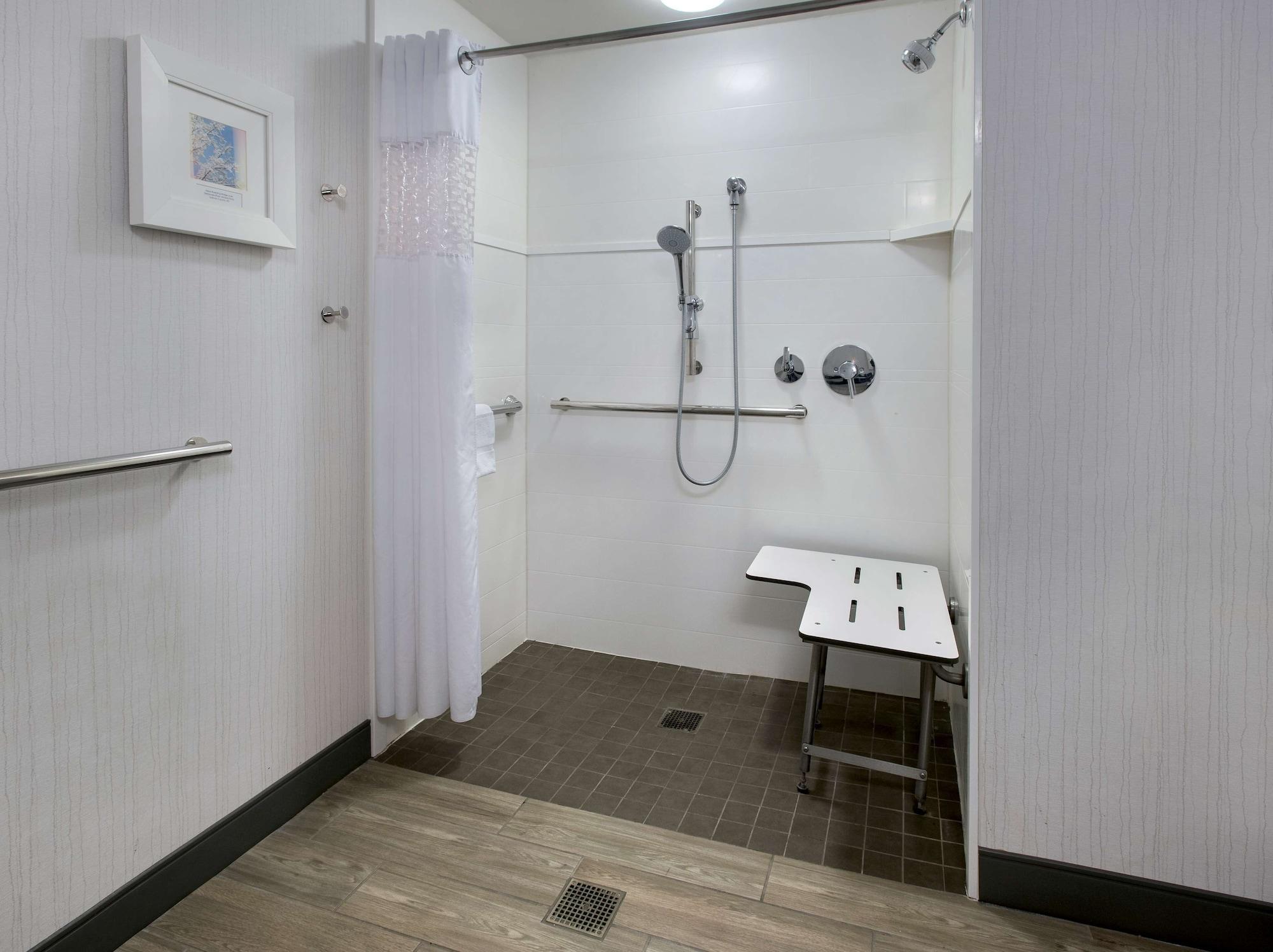 Hampton Inn Middletown Bagian luar foto