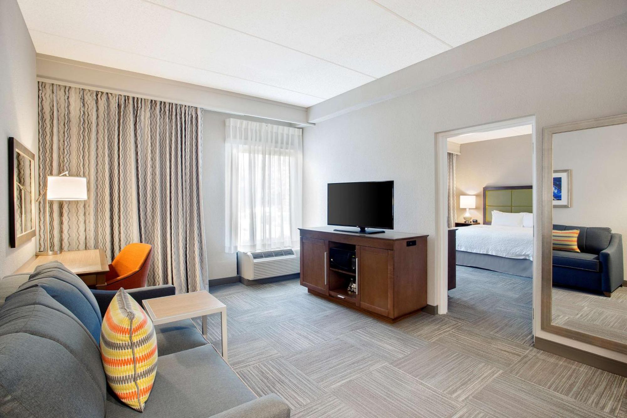 Hampton Inn Middletown Bagian luar foto