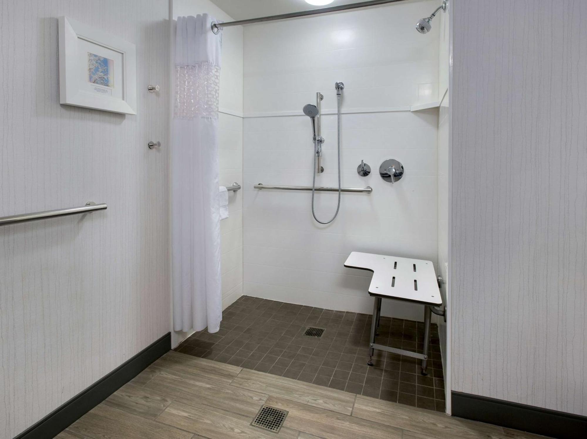 Hampton Inn Middletown Bagian luar foto