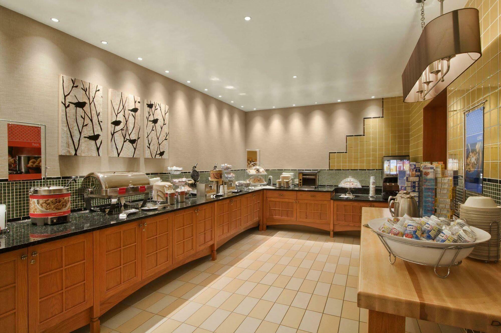 Hampton Inn Middletown Bagian luar foto