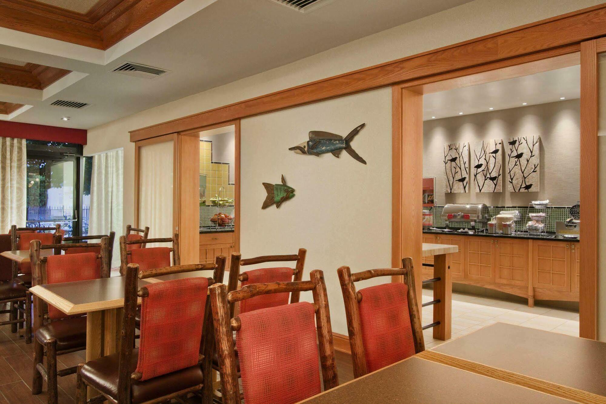Hampton Inn Middletown Bagian luar foto