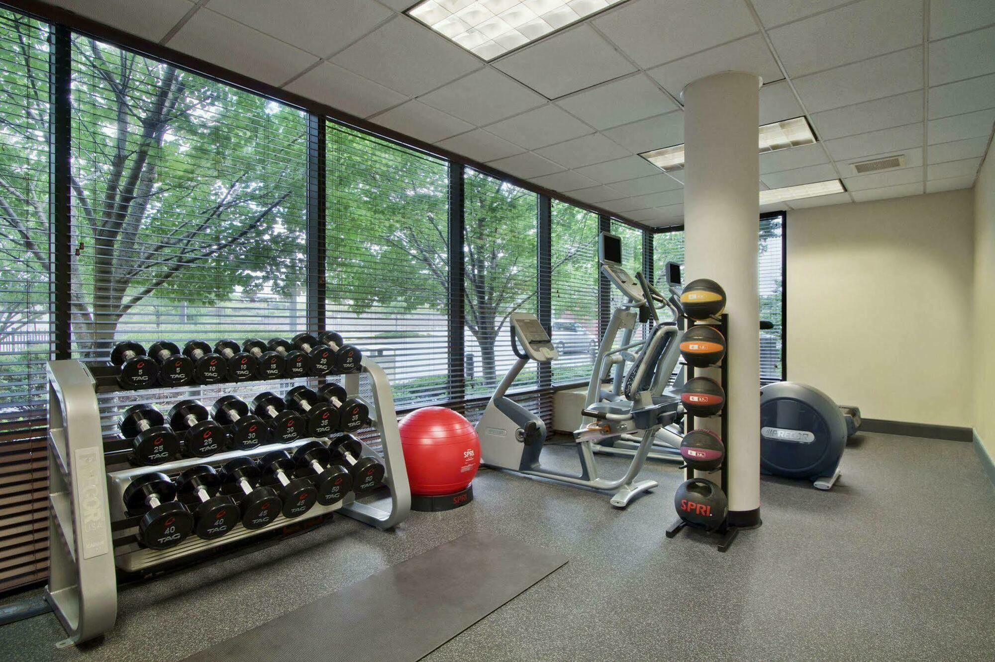 Hampton Inn Middletown Bagian luar foto