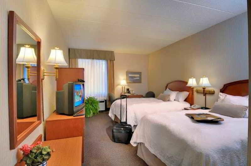 Hampton Inn Middletown Bagian luar foto
